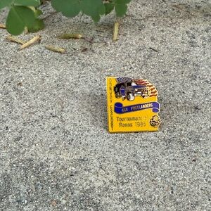 Vintage 1985 Tournament of Roses Pin